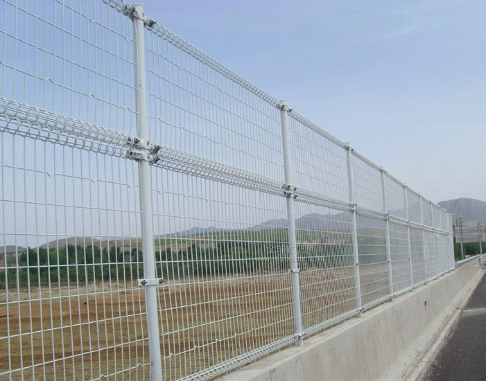 丹东大东港疏港高速公路第3合同段防抛网---双圈护栏网